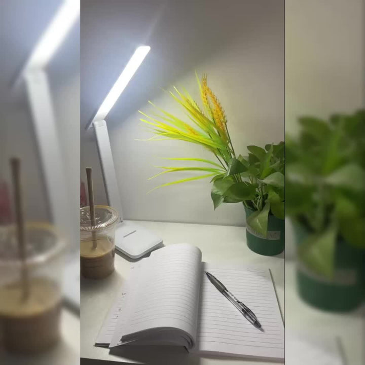 Dimmable LED desk lamp with touch control