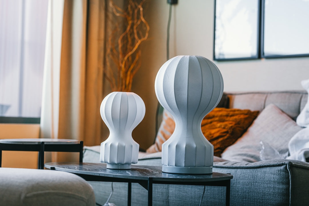 Hot air balloon table lamp with organic shape 