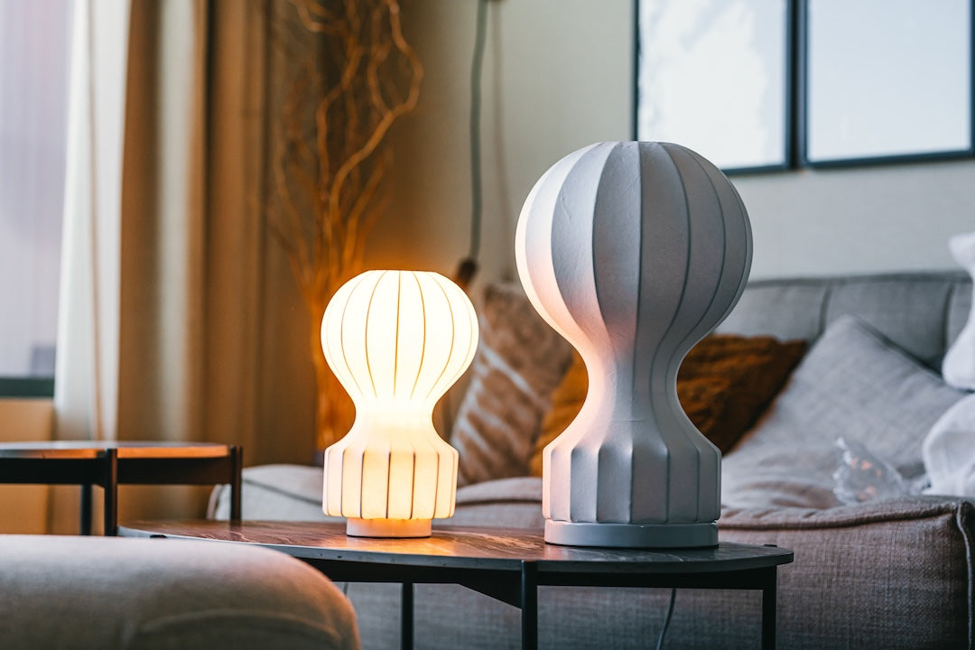 Hot air balloon table lamp with organic shape 