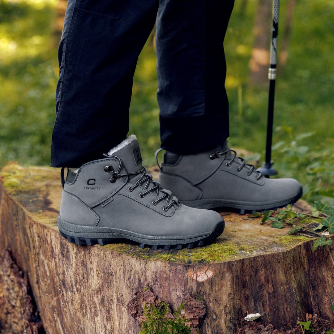 Men's hiking boots with weatherproof design 