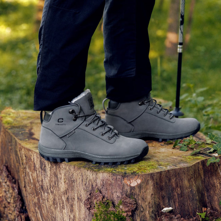 Men's hiking boots with weatherproof design 