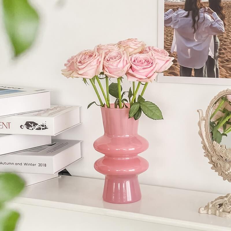 Glasblumenvase mit wellenförmigem Design