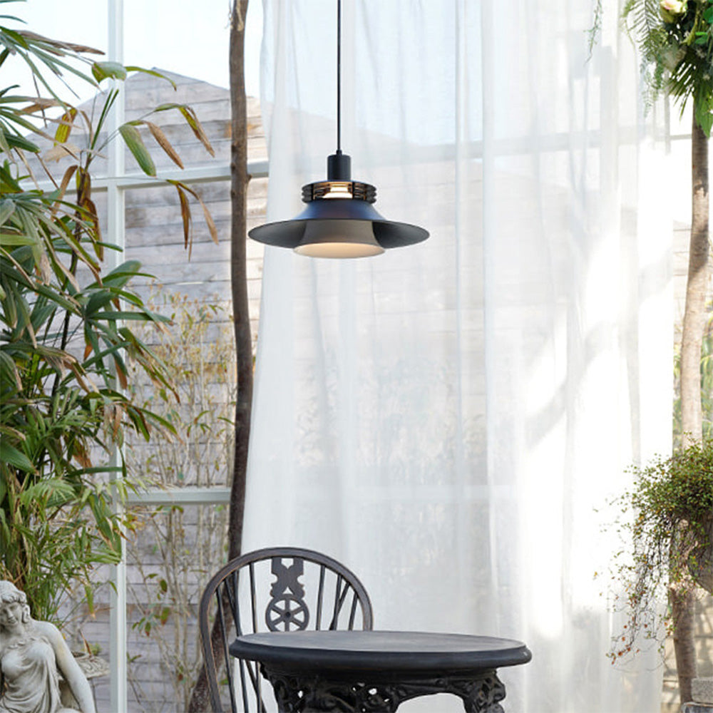 Moderne schwarze Pendelleuchte aus Aluminium