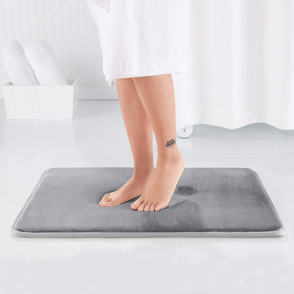 Non-slip bath mat with memory foam for modern comfort
