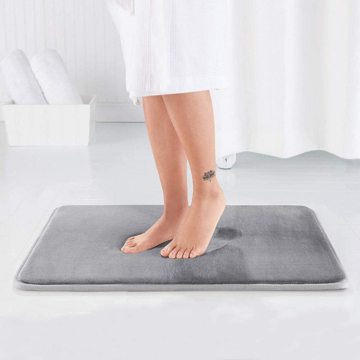 Non-slip bath mat with memory foam for modern comfort