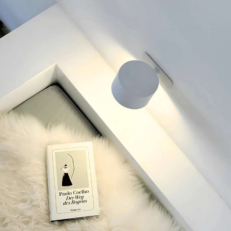 Wireless LED wall lamp with battery &amp; 360° rotation