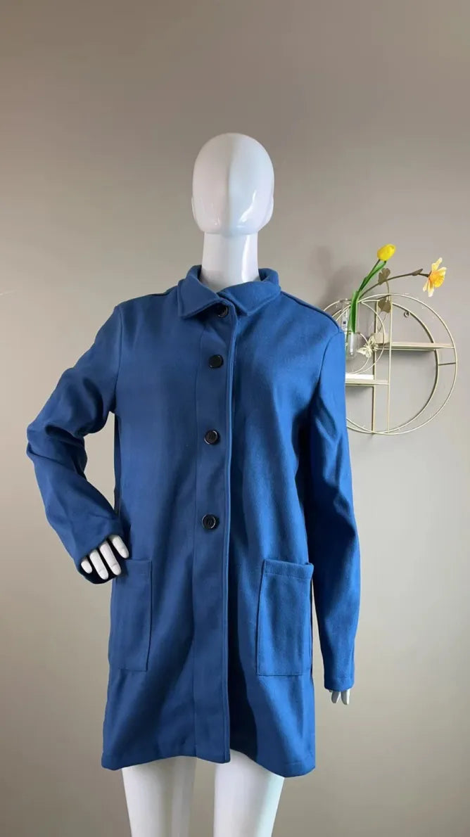 Women's coat with button placket and classic cut 