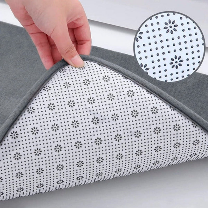 Non-slip bath mat with memory foam for modern comfort