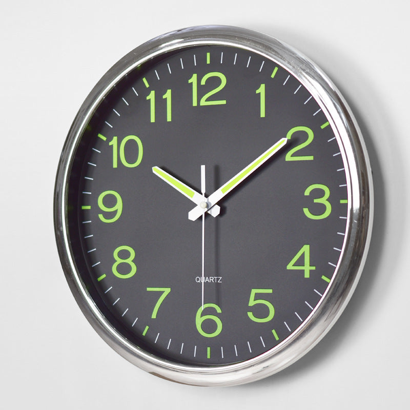 Moderne Wanduhr 30 cm mit leuchtenden Zahlen und lautlosem Uhrwerk
