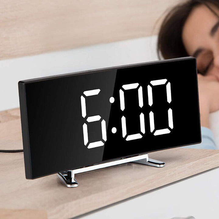 CurveClock LED alarm clock with large display – dimmable, quiet &amp; modern