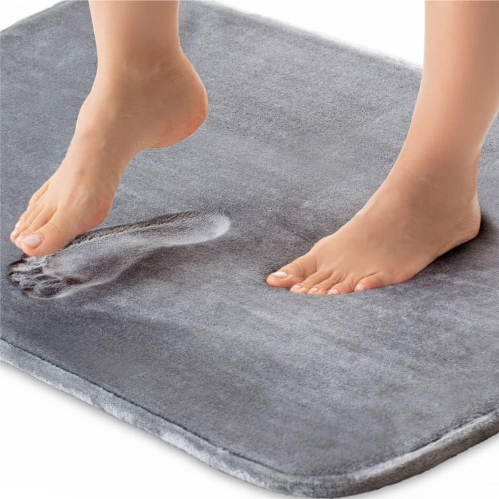 Non-slip bath mat with memory foam for modern comfort