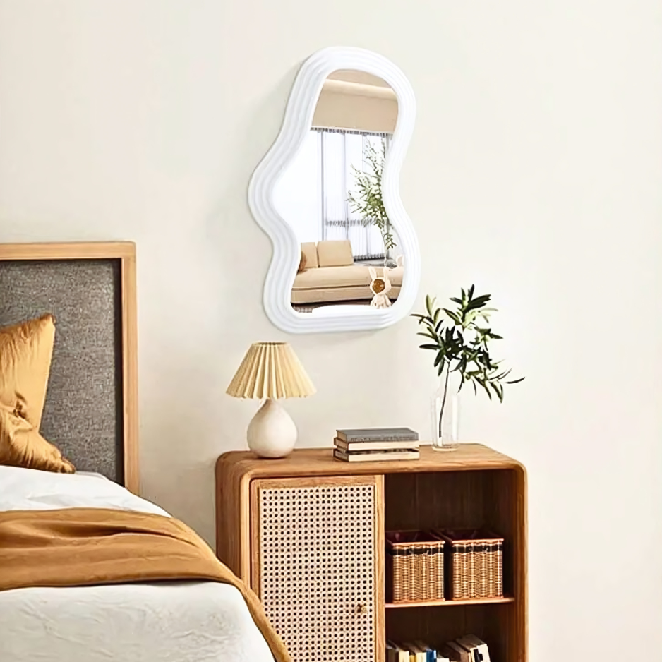 Wall mirror with wavy edge