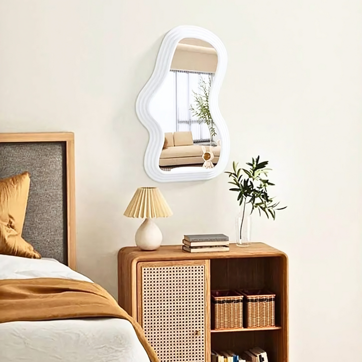 Wall mirror with wavy edge
