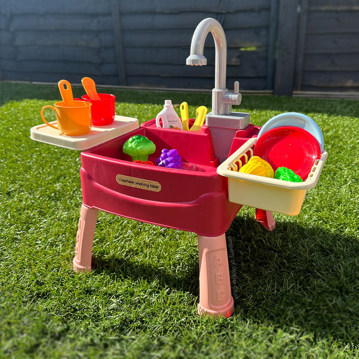 Interactive water play sink for children