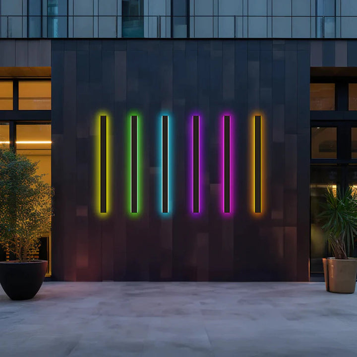 Linear LED outdoor wall light made of metal and acrylic 
