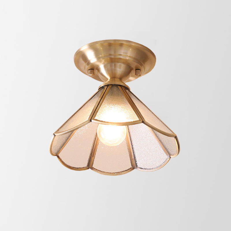 Simple ceiling light with a wavy edge in brass