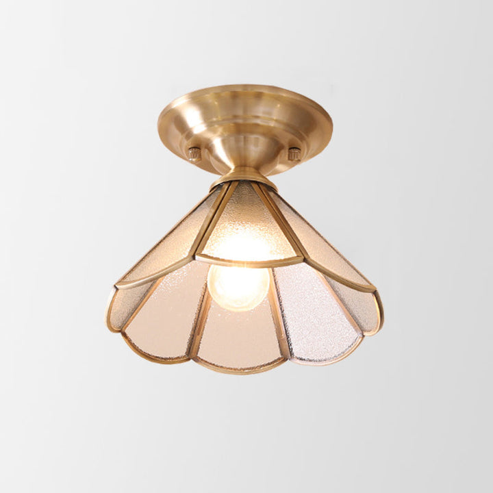 Simple ceiling light with a wavy edge in brass