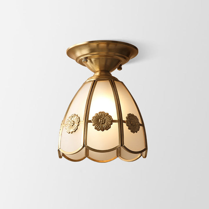 Simple ceiling light with a wavy edge in brass