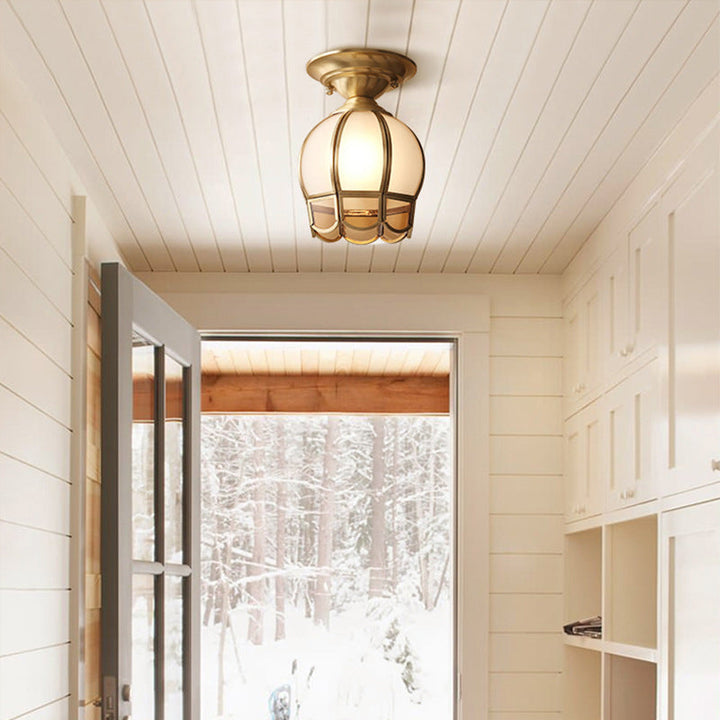 Simple ceiling light with a wavy edge in brass
