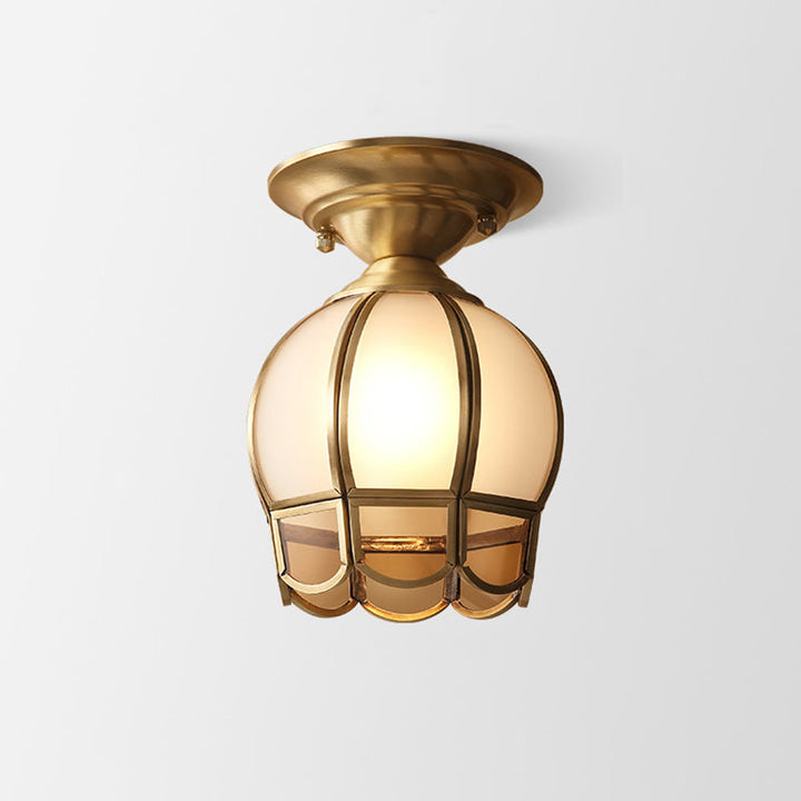 Simple ceiling light with a wavy edge in brass