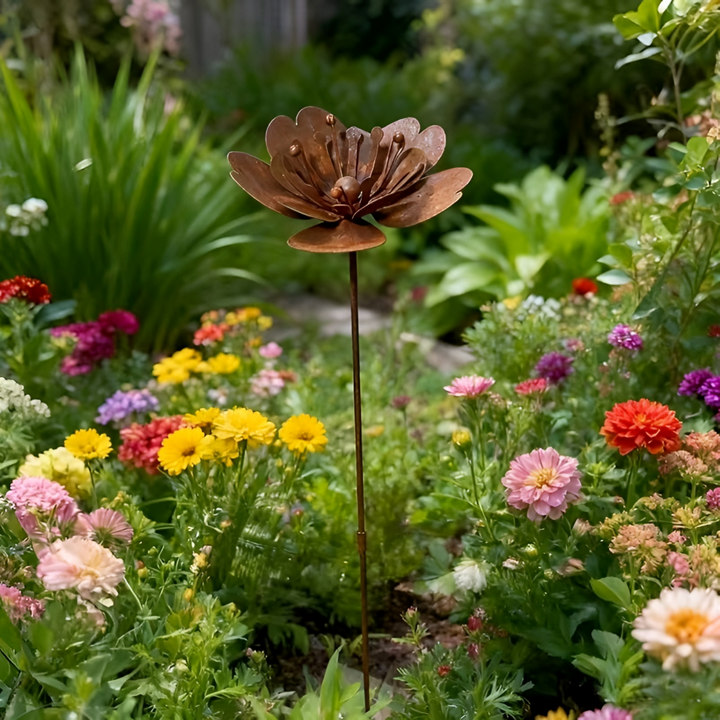 Rustikaler Metall-Gartenstecker mit Teelichthalter