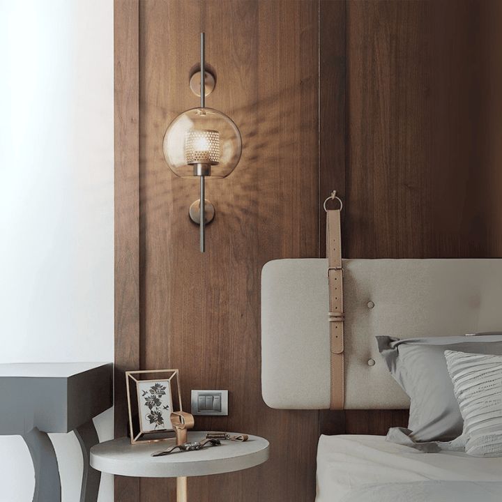 Wall lamp with honeycomb glass globe – Modern design with brass frame