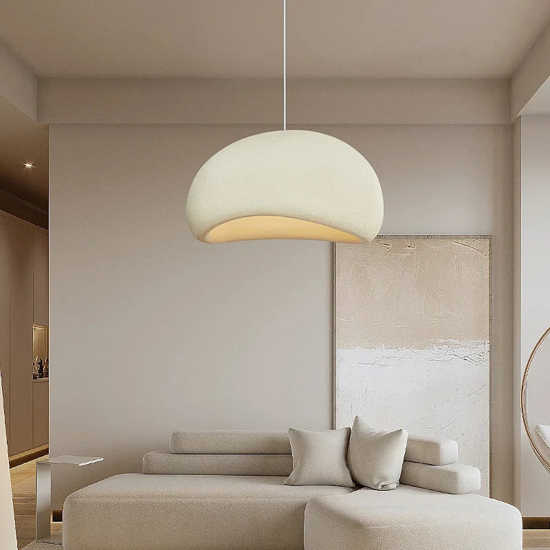 Minimalist pendant light for a tranquil living atmosphere