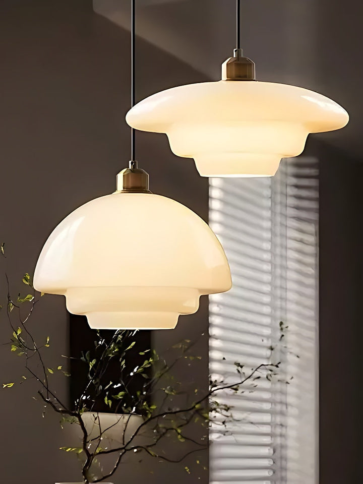 Moderne Milchglas Pendelleuchte – Elegante Hängeleuchte im Mid-Century Design