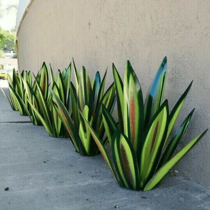 Creative waterproof solar lamp in agave style for garden lighting