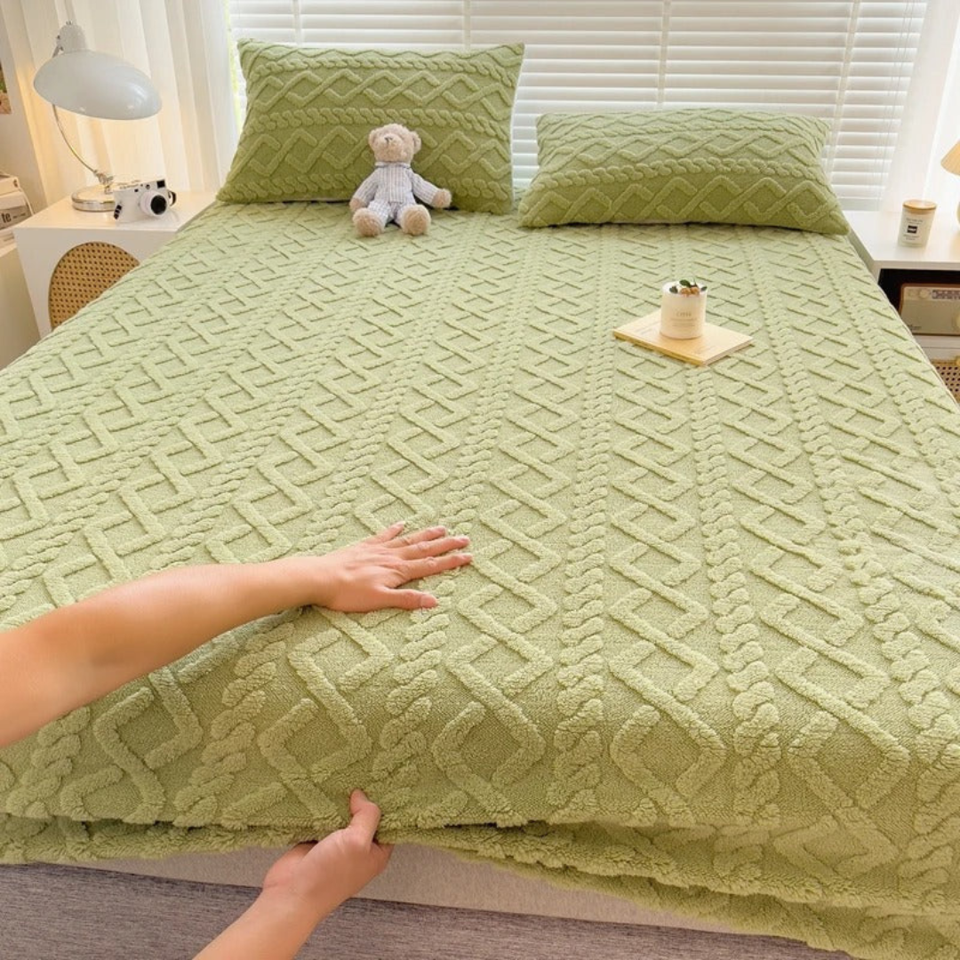 Washable, thick fitted sheet with a soft texture for maximum sleeping comfort