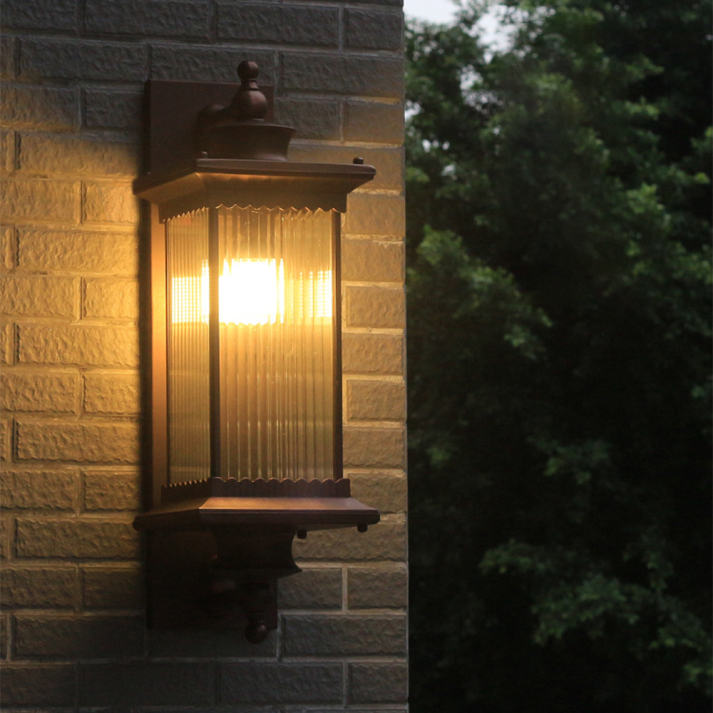 Vintage rectangular weatherproof outdoor wall light in a classic design