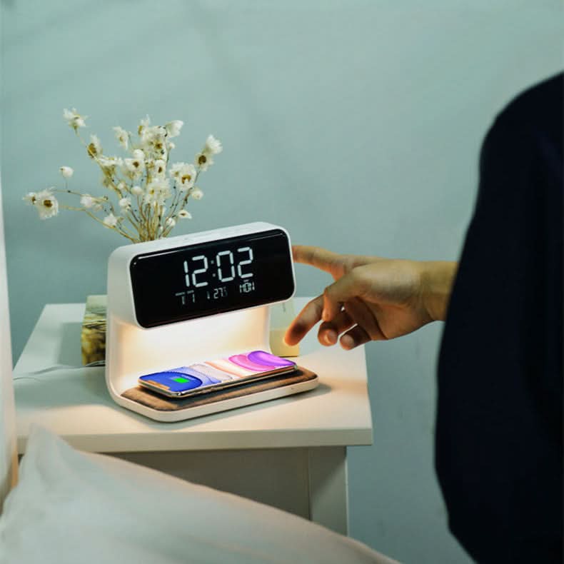 Detailansicht der Touch-Bedienung und Ladefläche der Nachttischlampe
