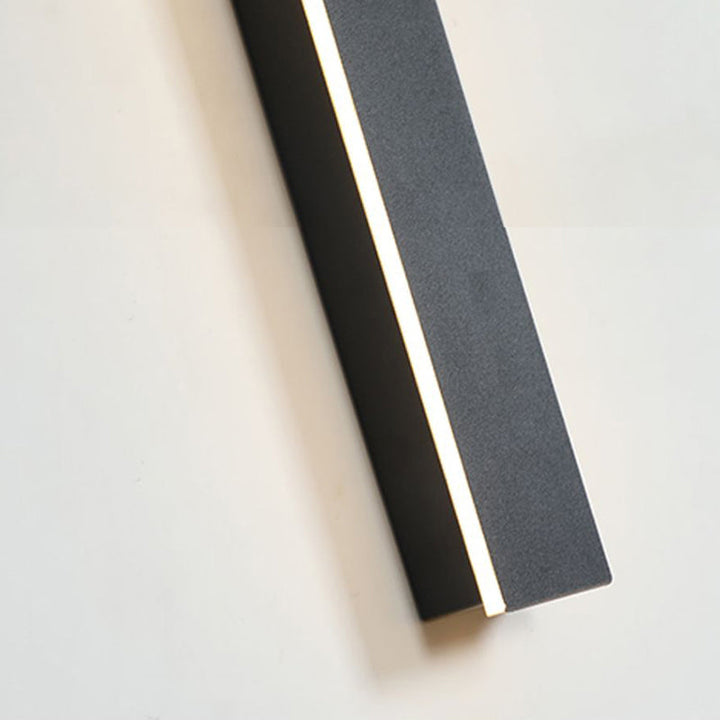 Linear LED outdoor wall light made of metal and acrylic 