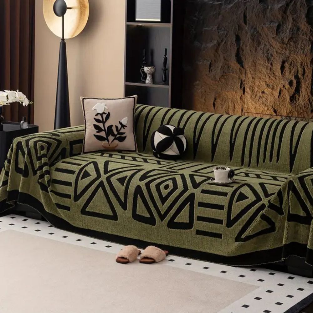 Sofa cover with labyrinth pattern – velour throw for modern protection