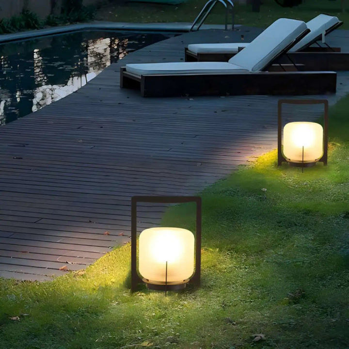 Solar-powered table lamp in lantern style – Sustainable LED lighting for garden &amp; patio