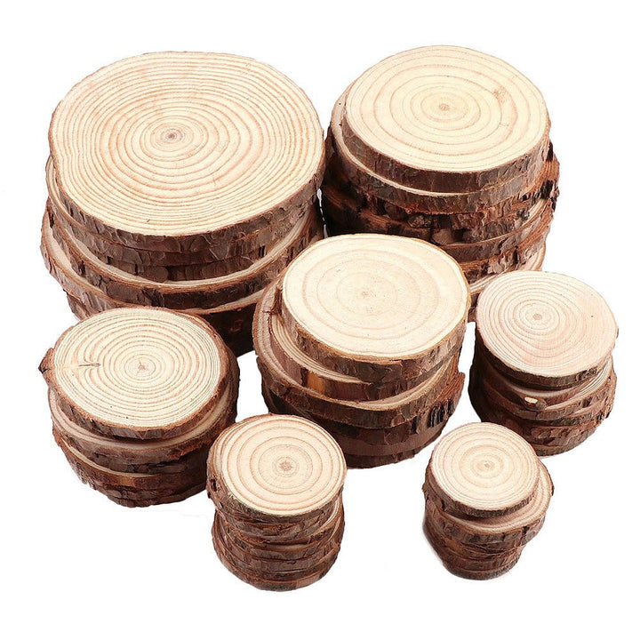 Set aus natürlichen Untersetzern aus Holzscheiben