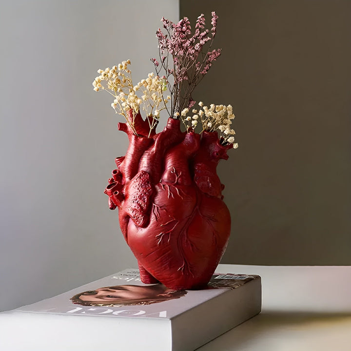 Dekorative Keramikvase mit Herzdesign