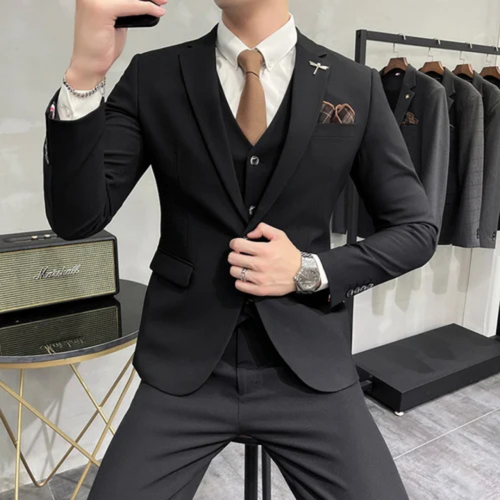 Men's Three-Piece Slim Fit Suit with Classic Design 