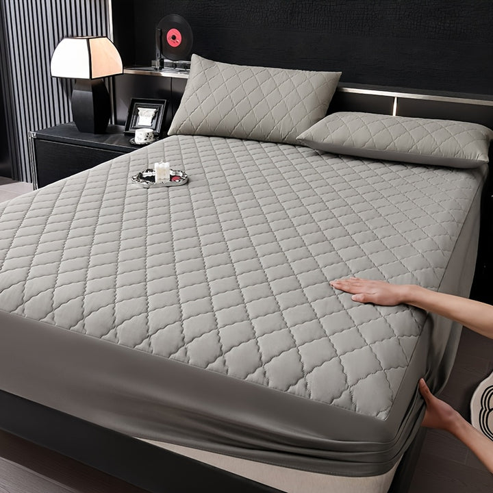 Fitted sheet with geometric pattern