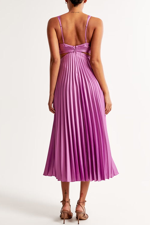 Women's pleated dress with V-neck and elegant silhouette