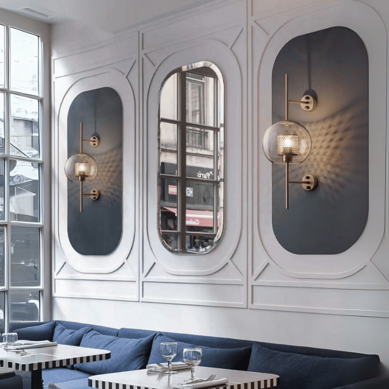 Wall lamp with honeycomb glass globe – Modern design with brass frame