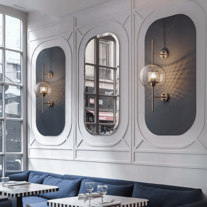 Wall lamp with honeycomb glass globe – Modern design with brass frame