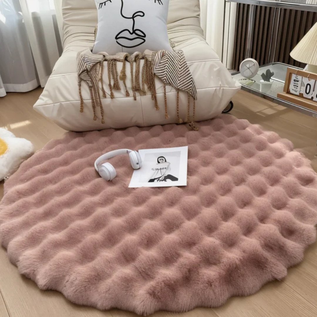 Detailansicht des weichen Fleece-Materials des runden Teppichs