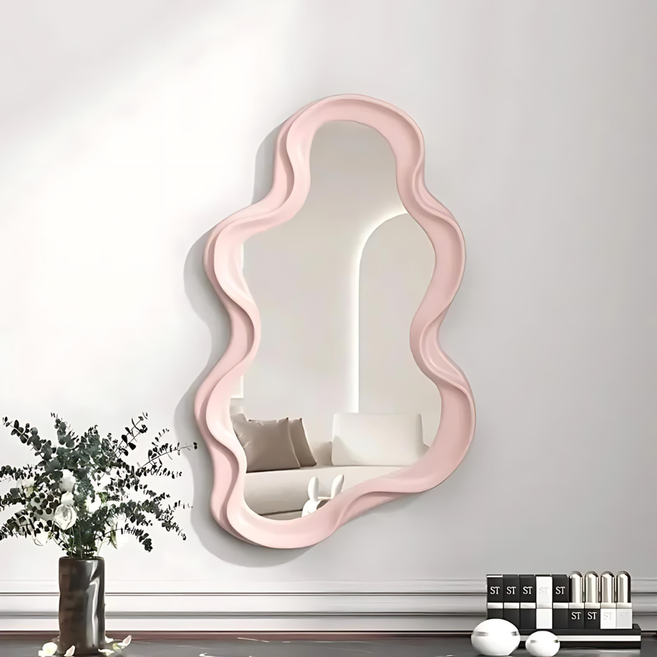 Wall mirror with wavy edge