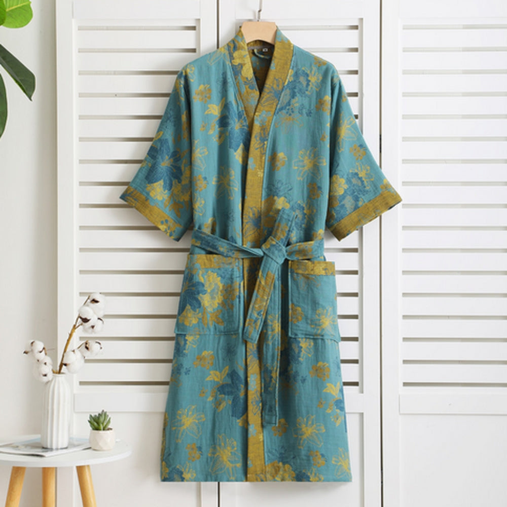 Soft printed bathrobe with retro pattern