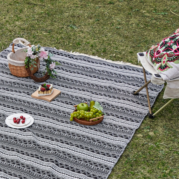 Große Outdoordecke mit Boho-Optik und klassischem Streifenmuster