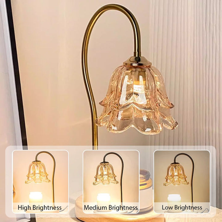 Detailansicht der Kerzenlampe aus Glas und Holz mit schlichtem Design