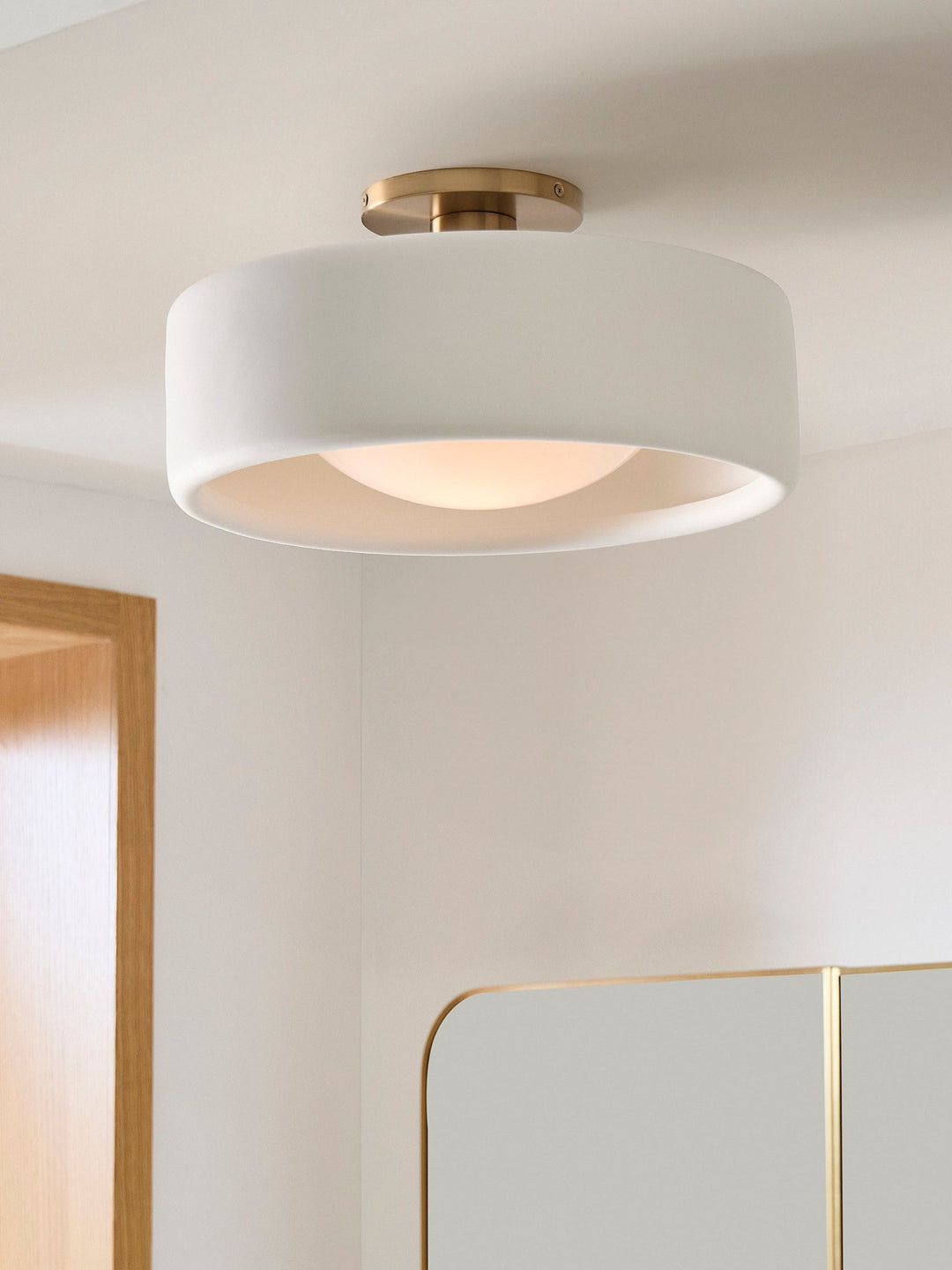 Porcelain ceiling light – Modern flush mount lamp with metal base