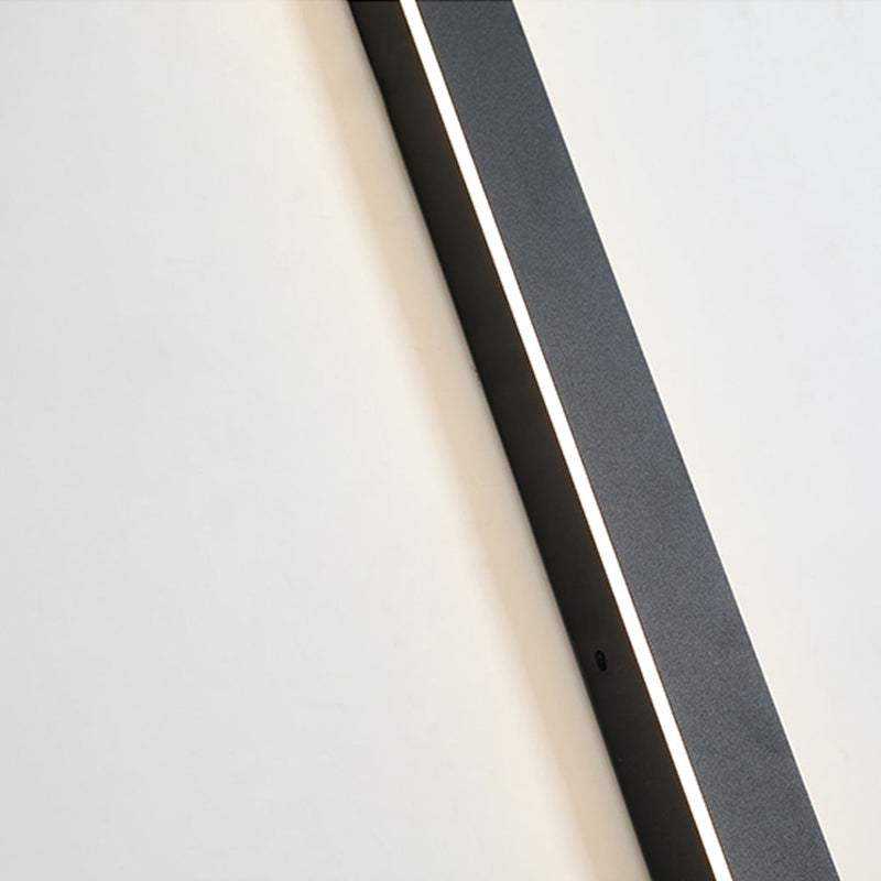 Linear LED outdoor wall light made of metal and acrylic 