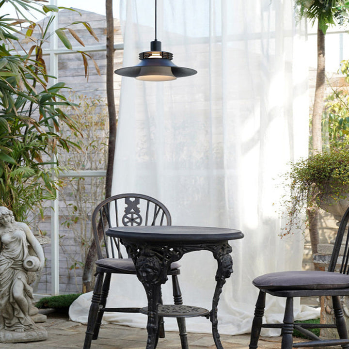 Moderne schwarze Pendelleuchte aus Aluminium